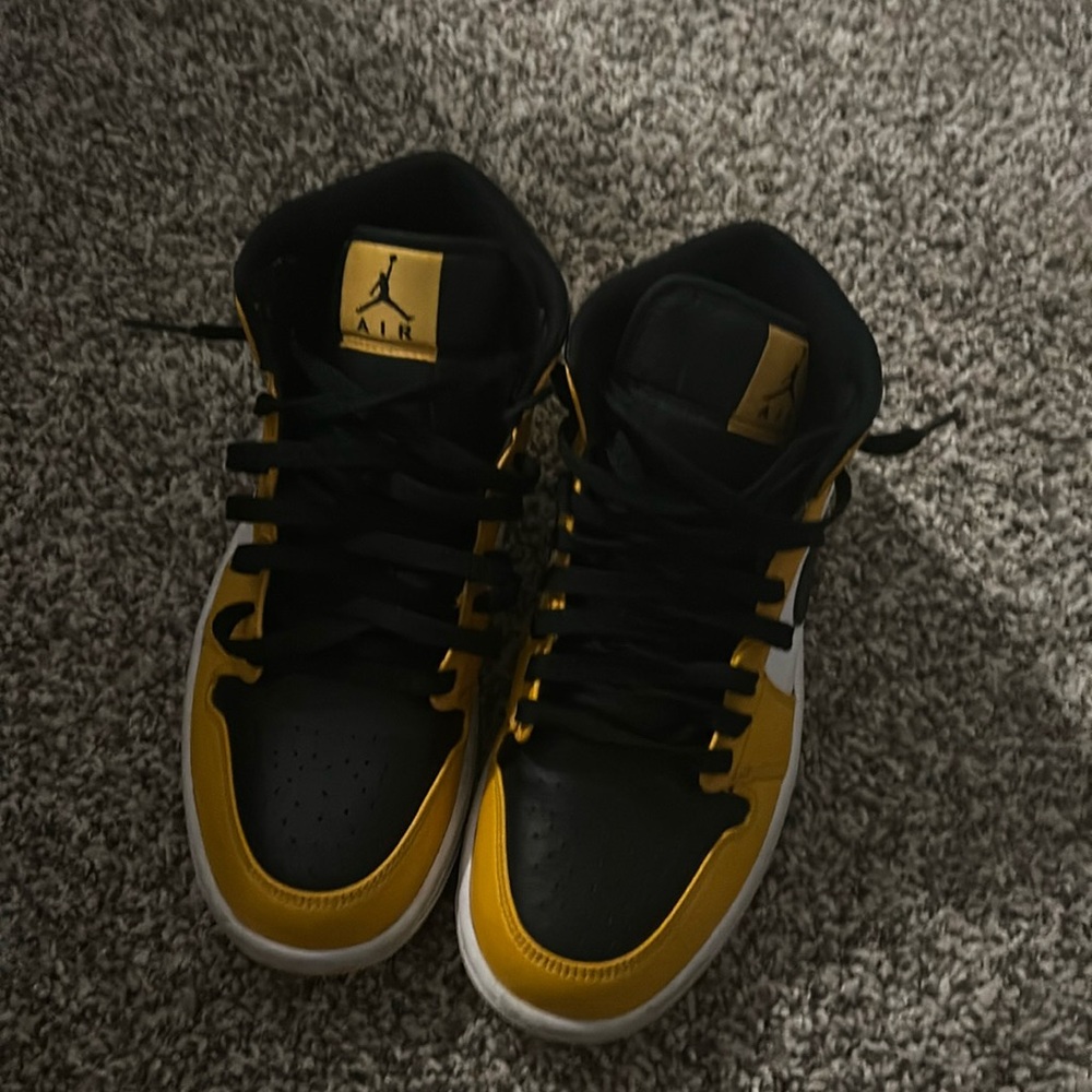 Jordan 1 mid taxi